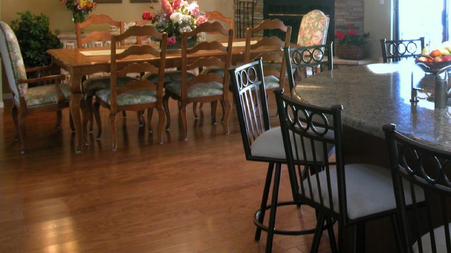 laminate floor in kitchen and dining area
